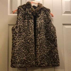 Leopard Print Faux Fur Vest - Never Worn! 🤩